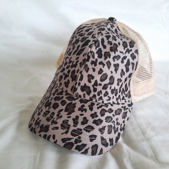 New! Leopard Print Pony Tail Hat - Picture 3 of 5
